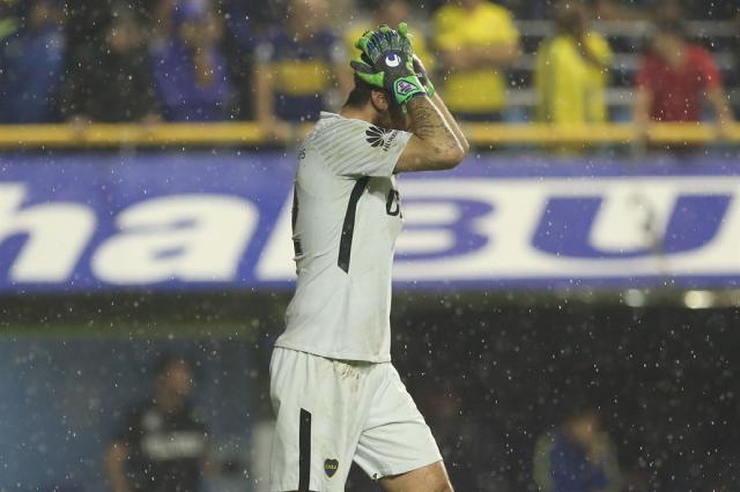 Boca y los arqueros: la duda entre Agustín Rossi y Guillermo Sara 