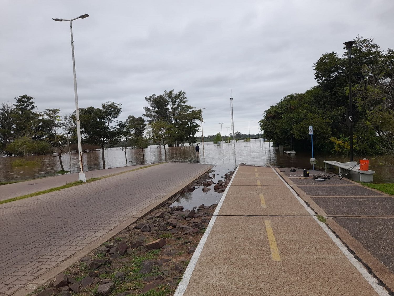 Defensa Civil y el COE continúan con las recorridas en las zonas inundables