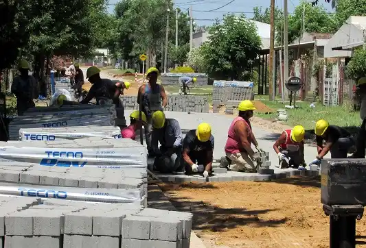 Peblo Belgrano: La obra de pavimento articulado tiene un 50% de avance 