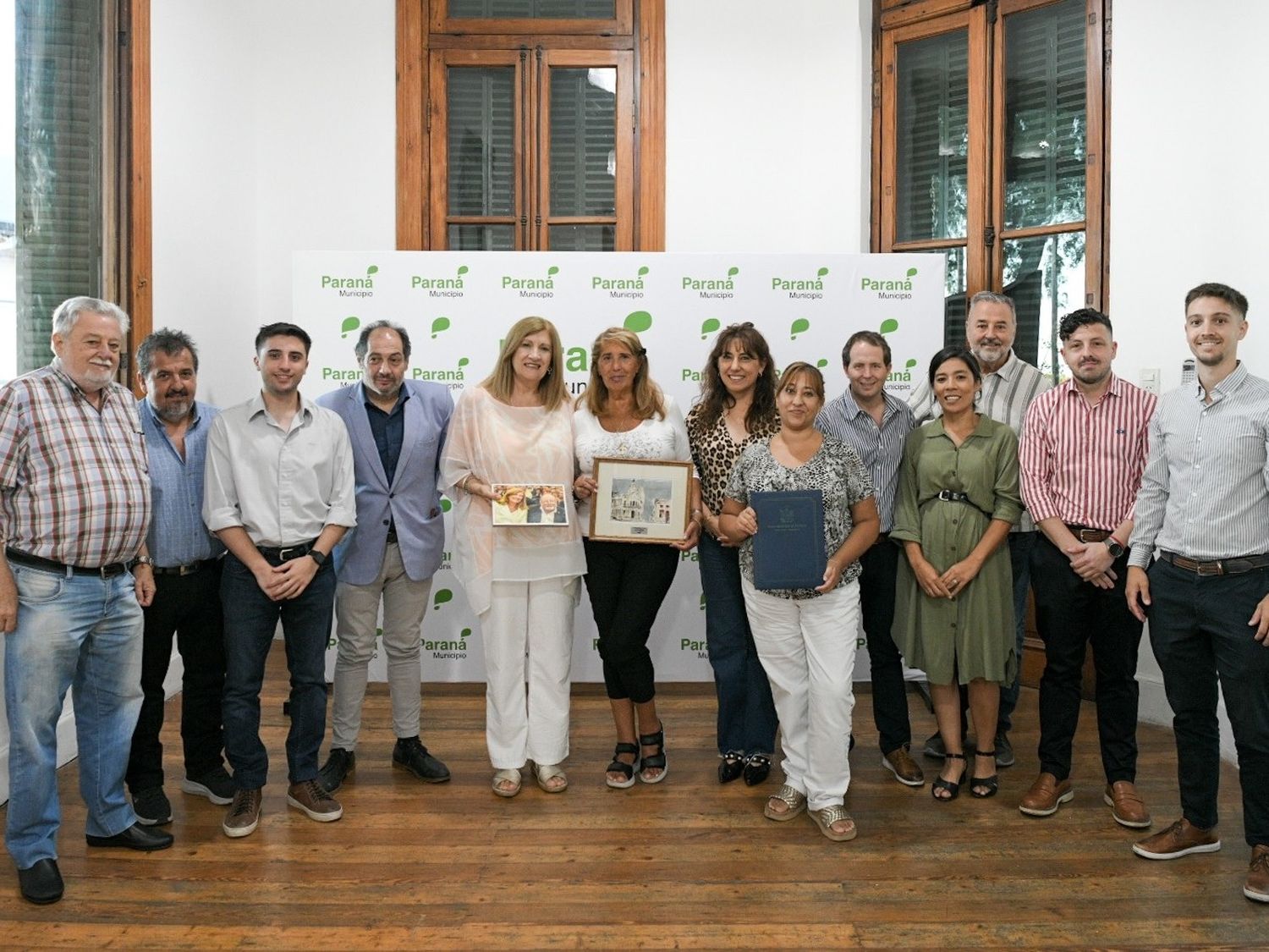 Rosario Romero y Cristina Cremer le rindieron un homenaje a Jorge Busti en Paraná