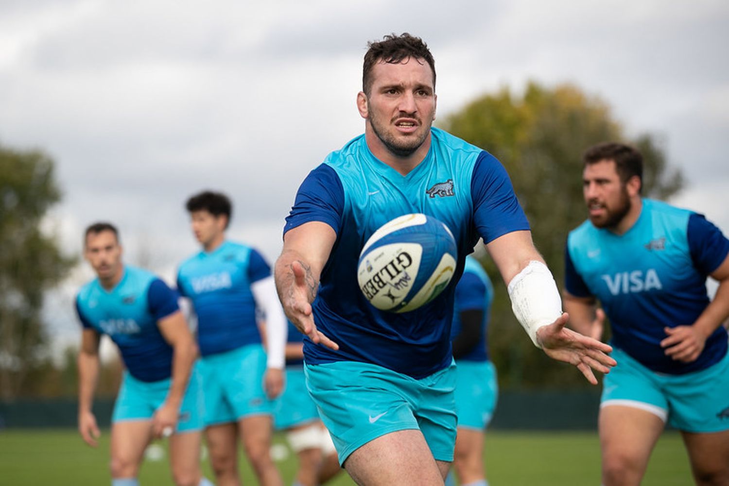 Ignacio Calles se sumó al plantel argentino en Cardiff.