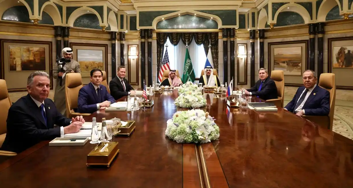 El secretario de Estado estadounidense, Marco Rubio, y el ministro de Asuntos Exteriores de la Federación rusa, Serguéi Lavrov. Crédito: Evelyn Hockstein/Reuters