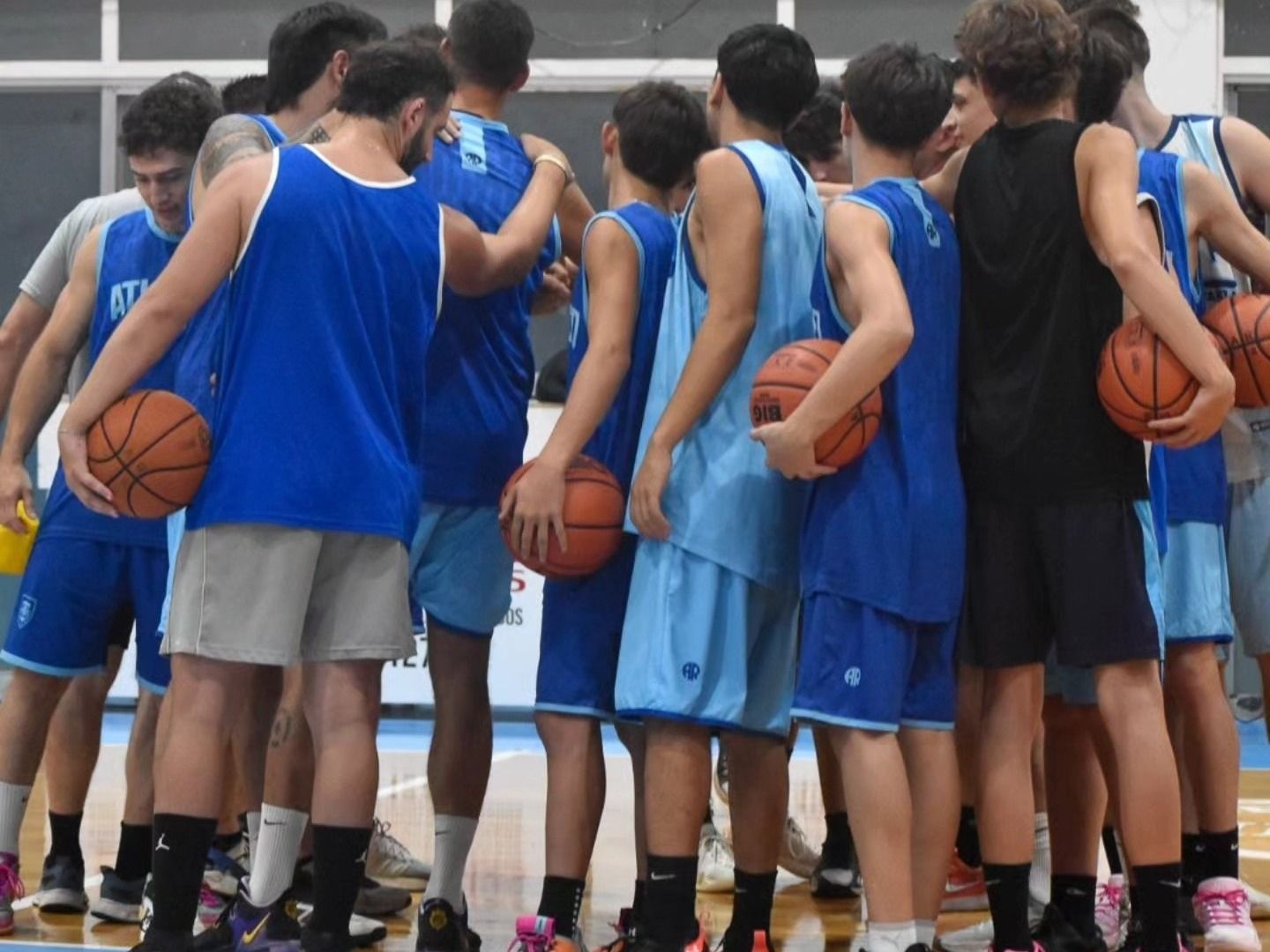 La Crema presenta al plantel de básquet para la Liga Federal 2026 a las 20:30 en el "Lucio Casarín". Foto: Prensa AR