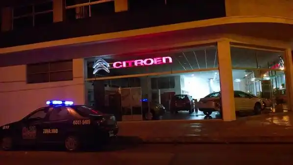 Robo comando a una concesionaria de Ramos Mejía