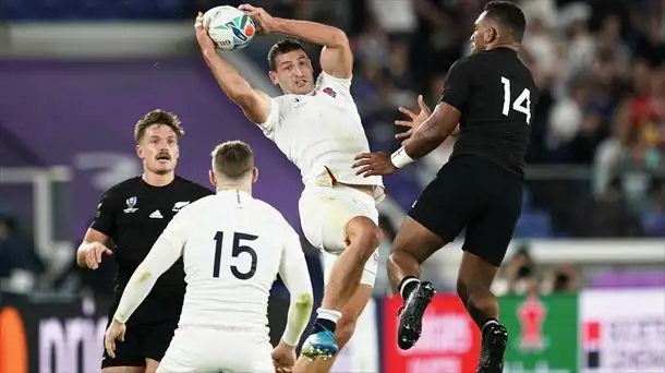Inglaterra maniató a los All Blacks y es finalista 