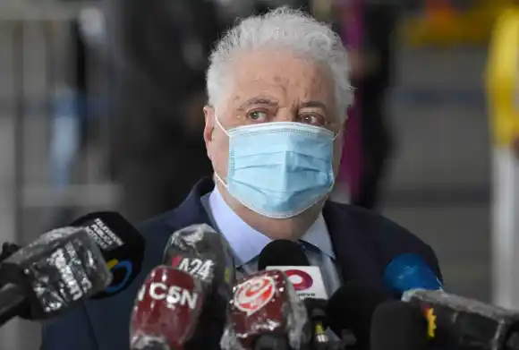 ¿Qué decían las cartas que se intercambiaron Ginés González García y Pfizer?