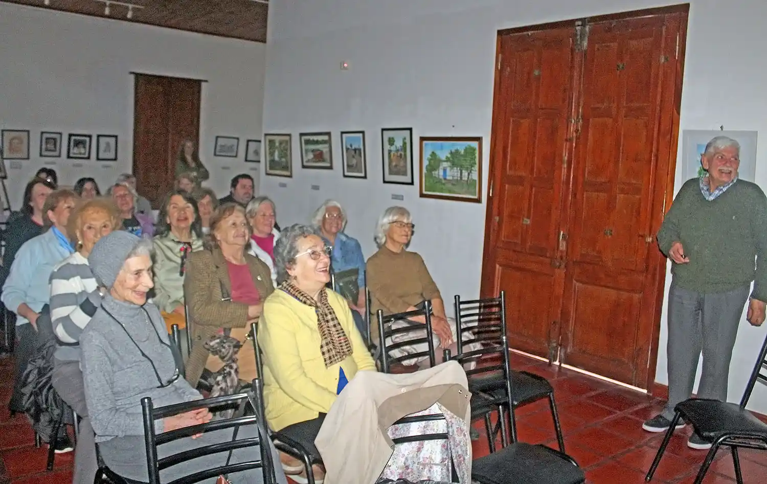 Dr. Bernardo Gandini desarrollando el encuentro en la víspera.