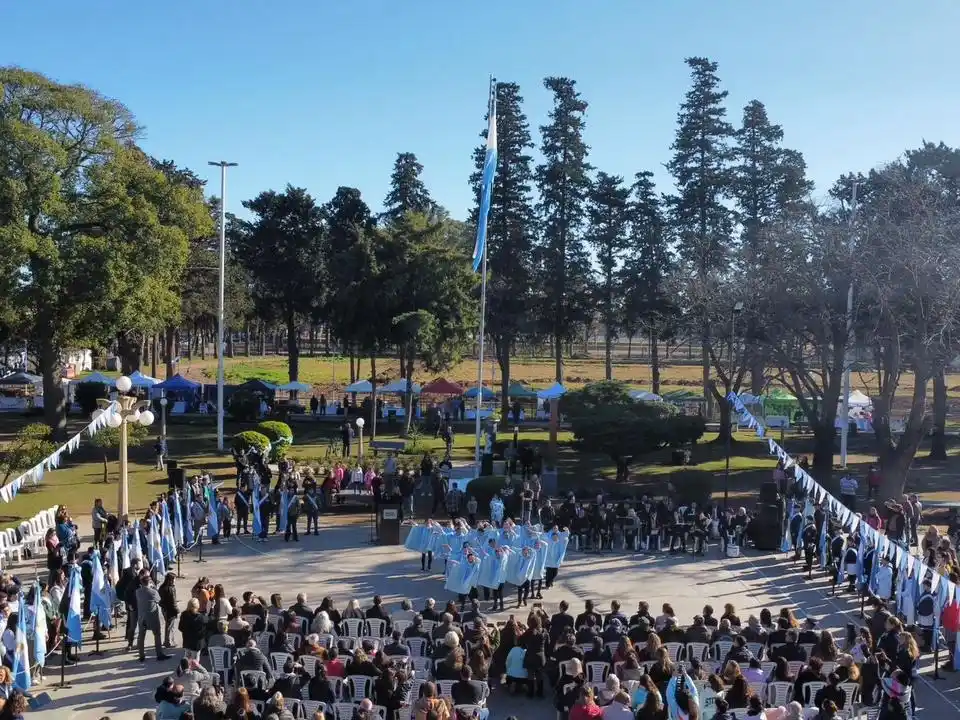 Emotivo acto belgraniano en el Parque Municipal de Venado Tuerto. Foto: MVT
