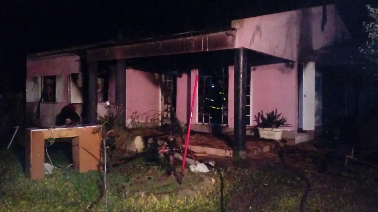 Se incendió una vivienda en Colonia Merou