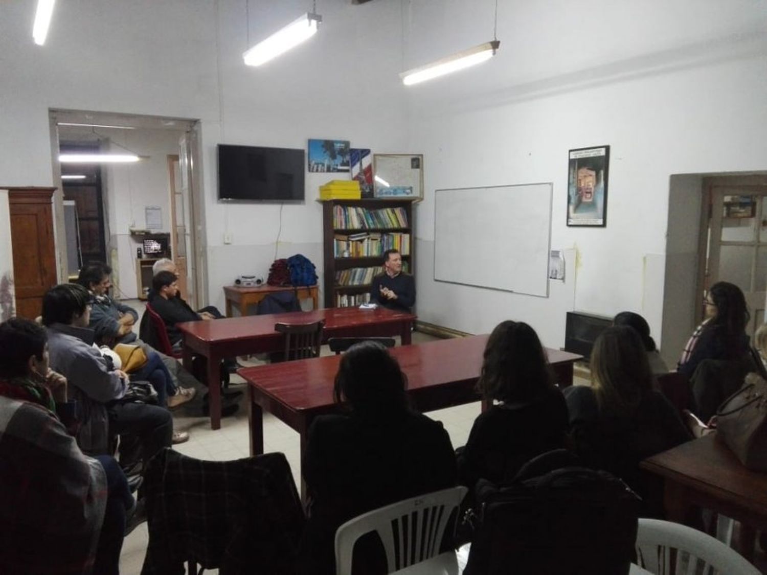 Marcelo junto a un grupo de profesores y estudiantes de francés en la Alianza Francesa 