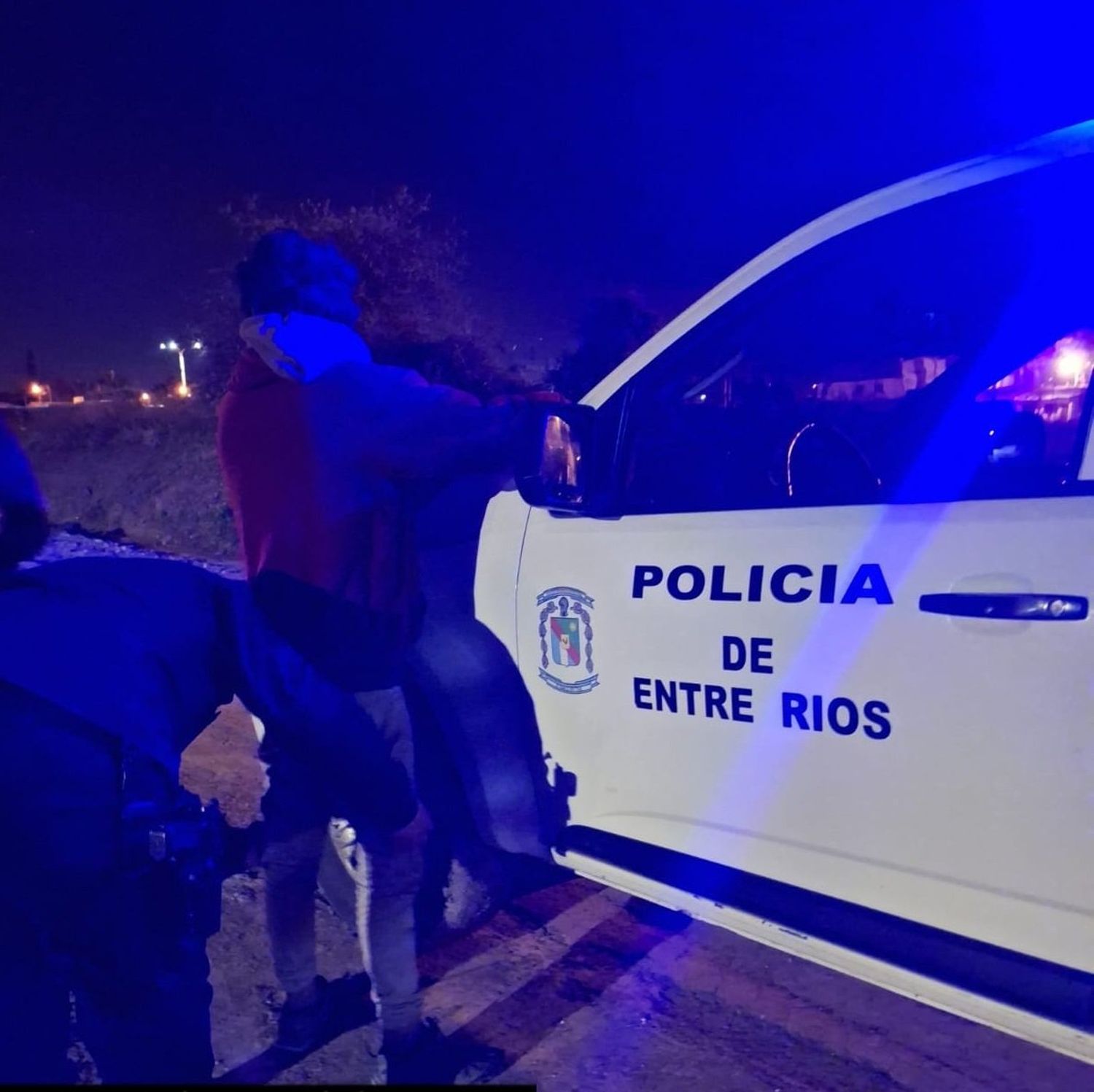 Detenidos por portación de arma de fuego y secuestro de vehículo