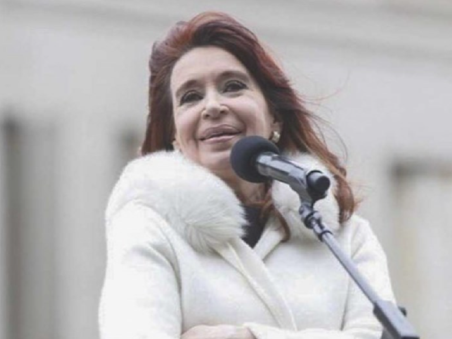 Cristina Fernández continúa con evolución favorable después de operarse