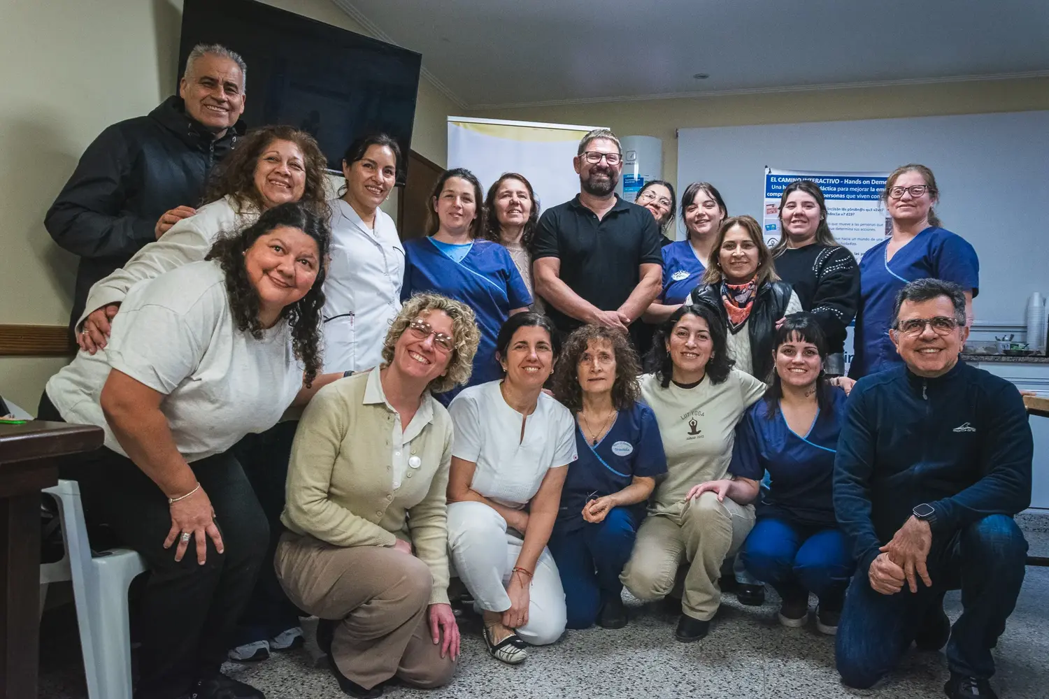 El personal del Hogar El Atardecer junto a los directivos de Montalto y Stephan