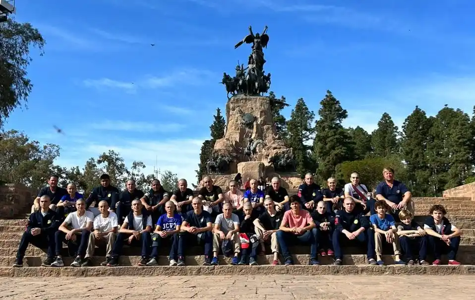 Los chicos del Jockey Club en su recorrida por Mendoza