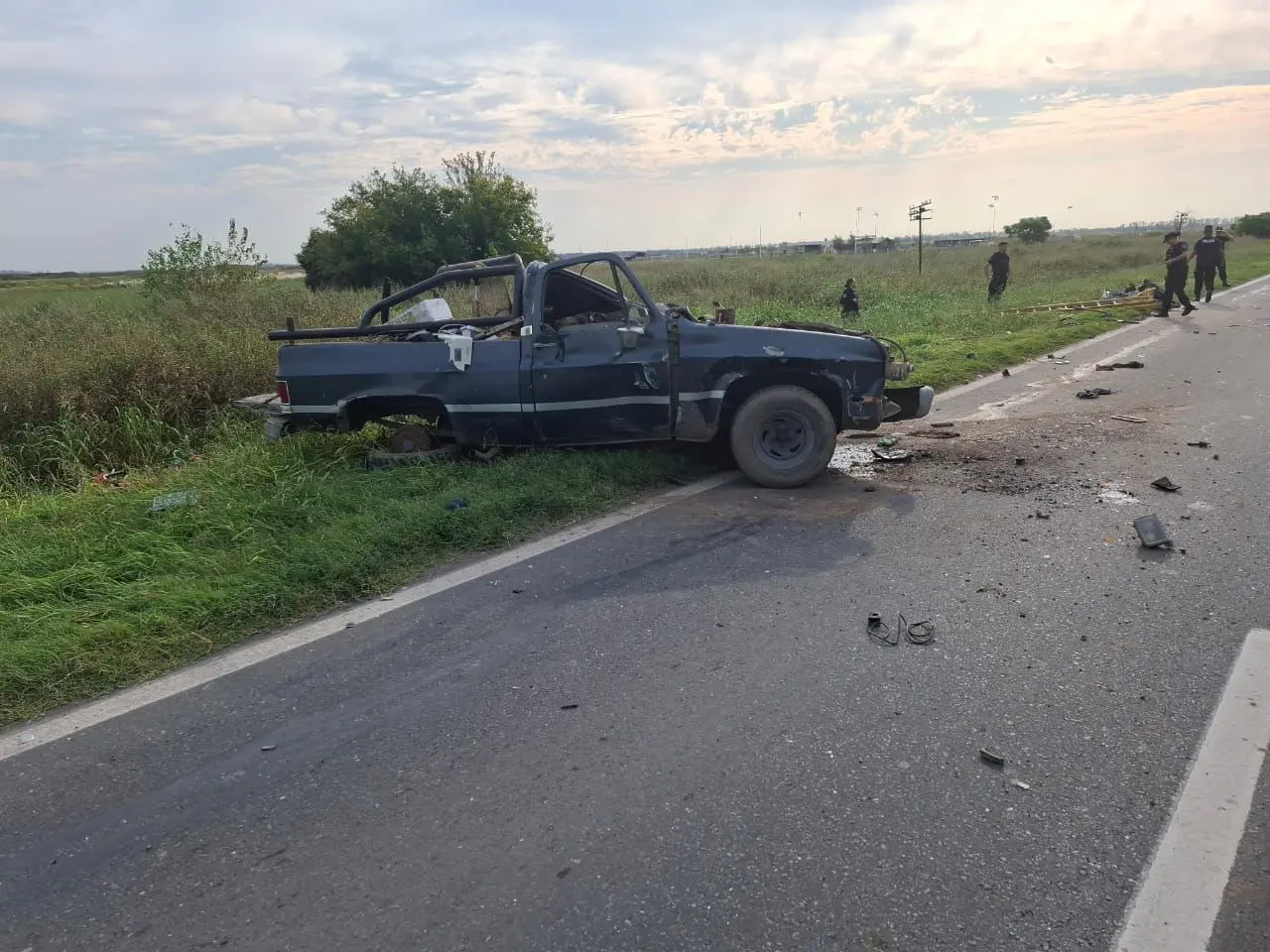Dos hombres fallecieron en la ruta 34 durante una persecución policial luego de que la camioneta chocara contra un patrullero y un camión.