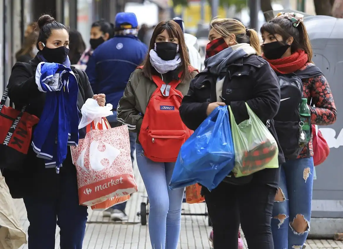 Más de 200 nuevas muertes y 10.104 contagios en Argentina