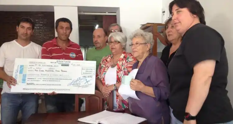 Importante donación de Papeleros a la Cooperadora del Hospital