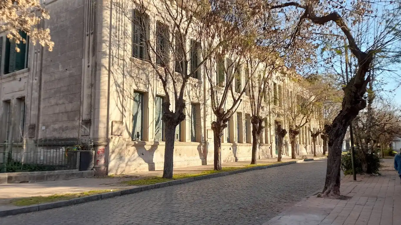 Solicitan al Ejecutivo que informe sobre los avances de la obra de la Escuela N° 1