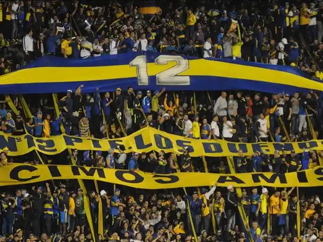 El enigmático pasacalle que apareció en Casa Amarilla y agudiza la interna en Boca: “Devuelvan los 45 palos”