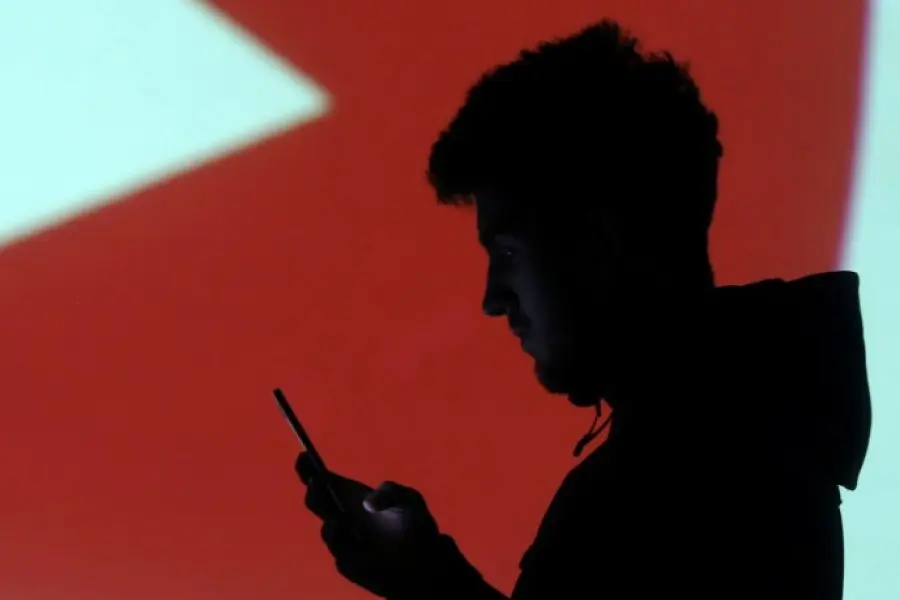 La UE exigió a YouTube y TikTok detalles de sus medidas de protección a menores