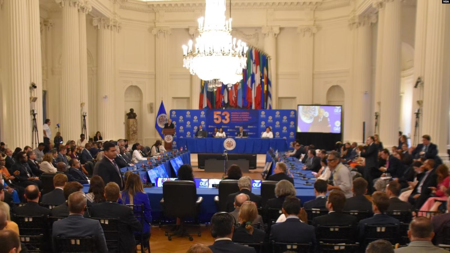 Las delegaciones de los países miembros de la OEA participaron la noche de este miércoles en la sesión inaugural para abrir los debates de cancileres de la región este jueves, con discurso del secretario general del organismo, Luis Almagro