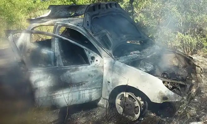 Aparece quemado un auto denunciado como robado tres horas antes