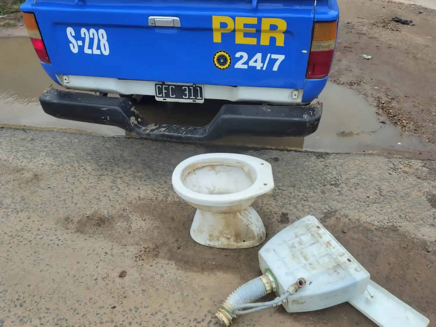 Dos jóvenes demorados mientras trasladaban objetos de dudosa procedencia