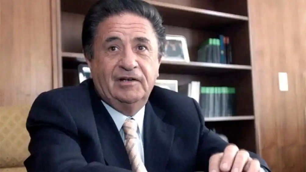 Duhalde dijo, "es una vergüenza que no funcione el Congreso"