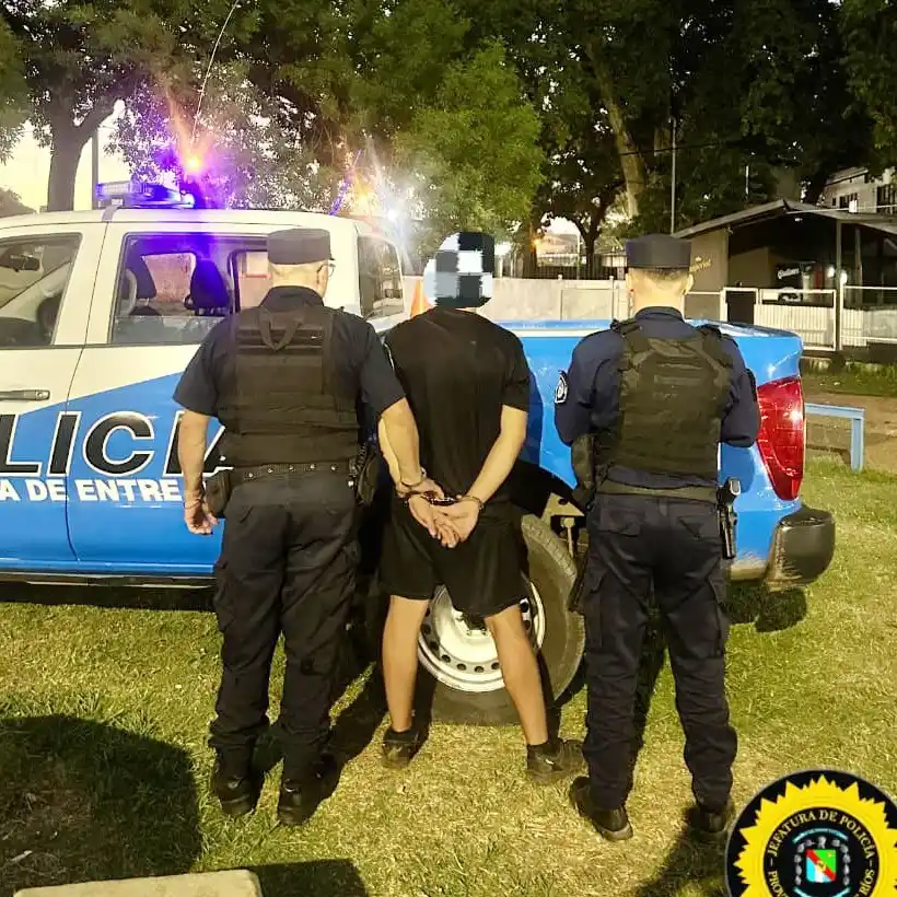 Detienen a un hombre acusado de intentar extorsionar a un joven por la devolución de un celular