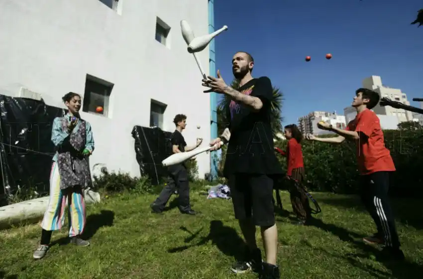 Proponen que el municipio contrate artistas locales