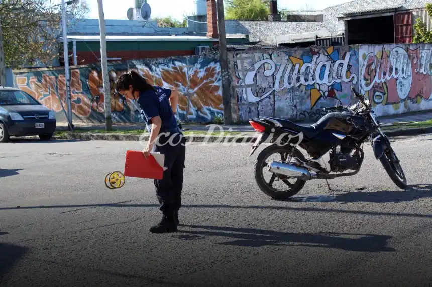 Un motociclista con heridas, al colisionar contra un remise