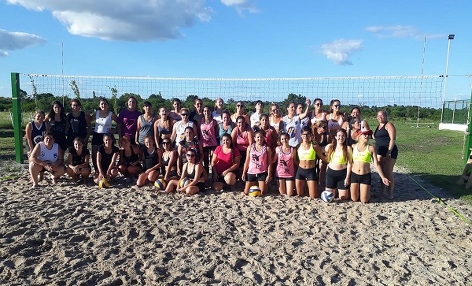 Se jugó un torneo de cuartetas de beach voley organizado por la Liga Municipal