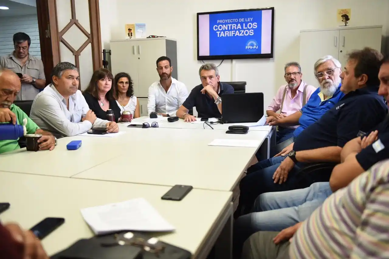 Rossi: “Se tienen que terminar los tarifazos, son impagables “