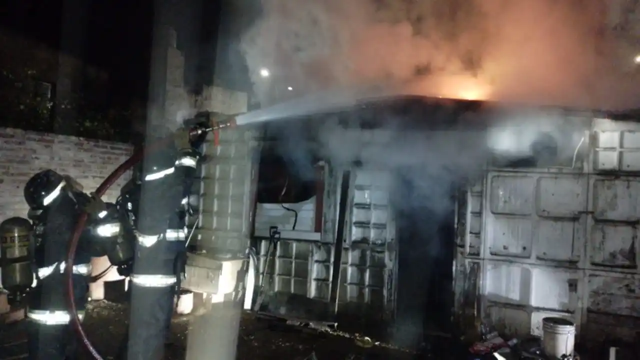 Terrible incendio de una vivienda en la ciudad de Rafaela durante la madrugada