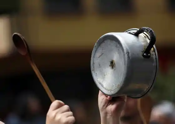 El ruido de las cacerolas le mostró una contundente negativa la fiesta abolicionista
