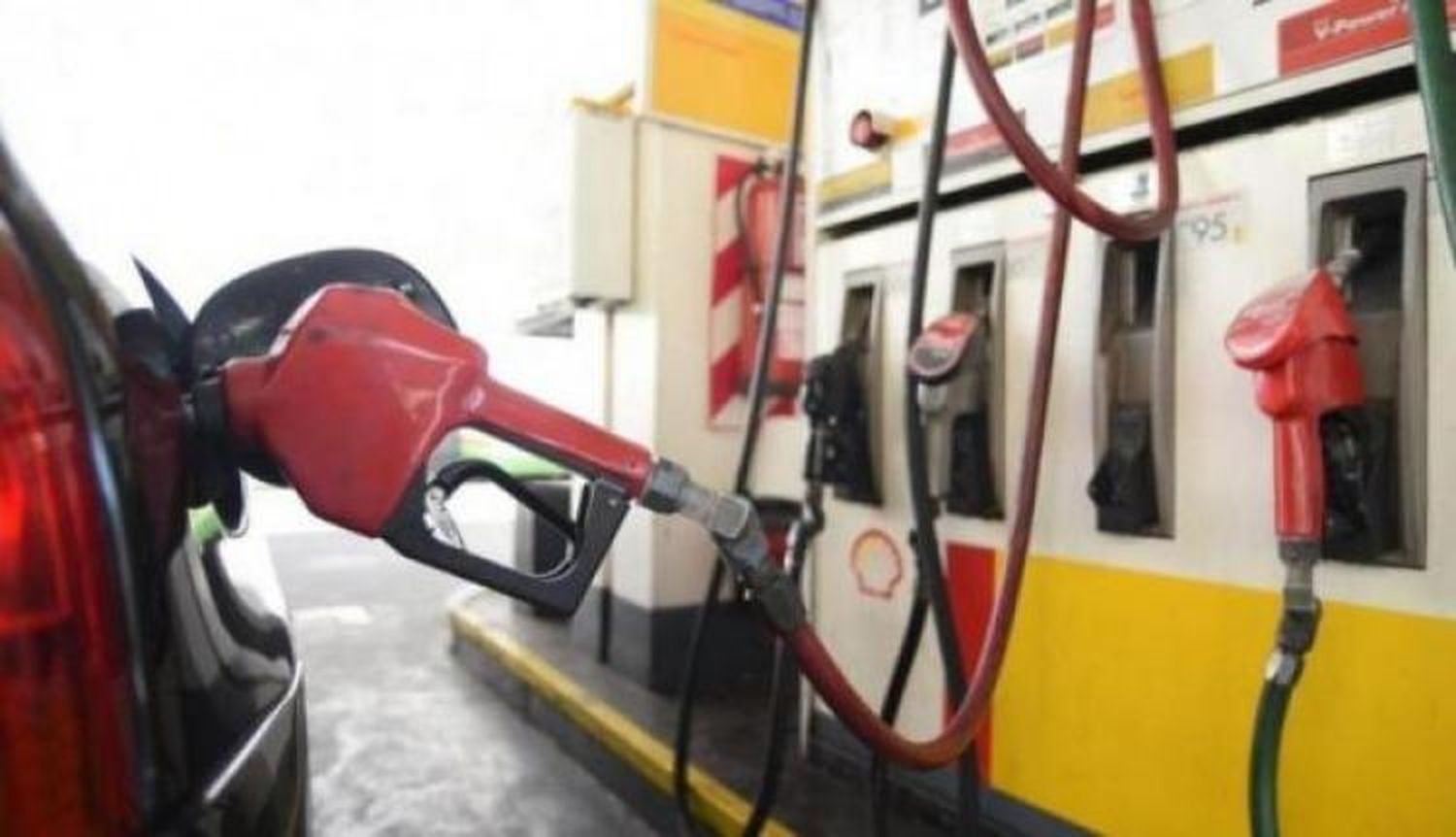 Con esta suba, los precios de la nafta y el gasoil acumulan un 126% en lo que va del año.