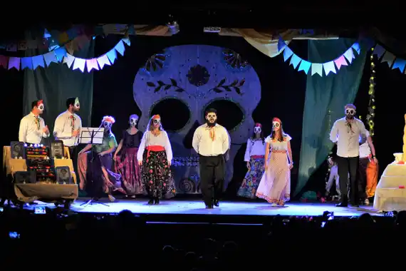 El colegio Santo Domingo en la Sierra realizó la primera función "distendida" de teatro en Tandil