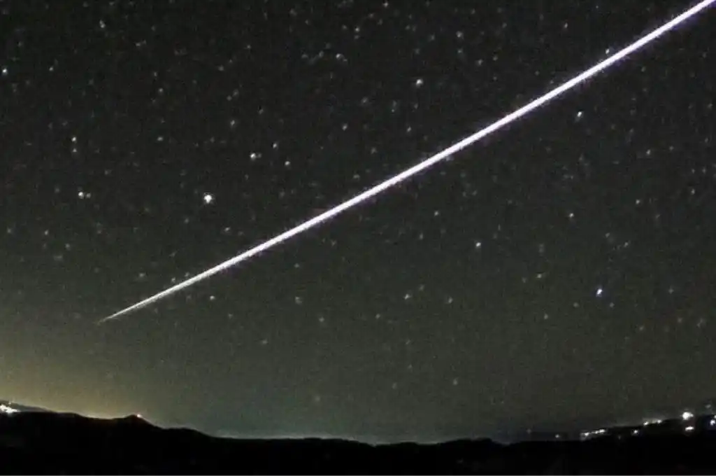 VIDEO: Una gran bola de fuego sobrevuela el Mediterráneo
