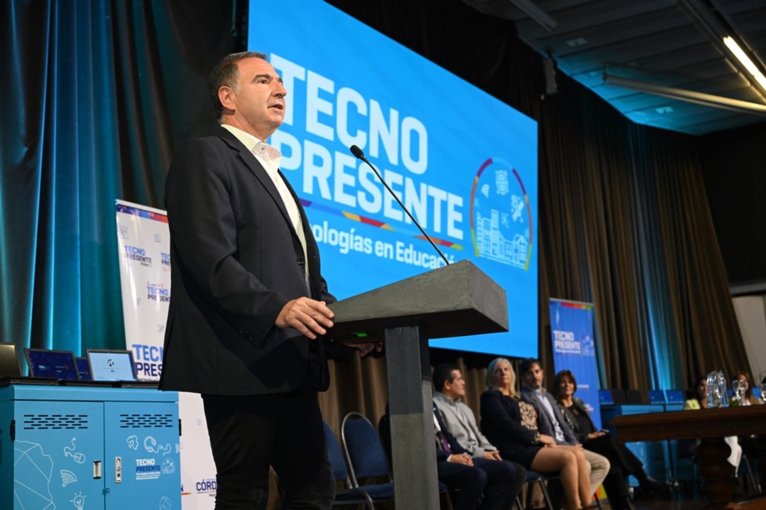 Comenzó la entrega de 40.000 netbooks a escuelas públicas de la provincia