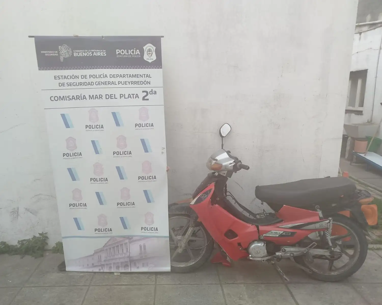 Se secuestro el vehículo y dos teléfonos celulares.