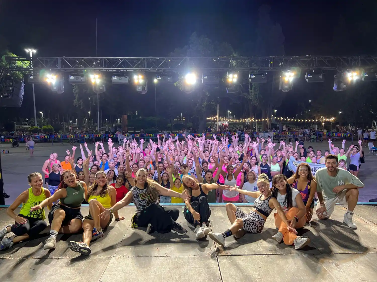 Profes y alumnas, en una noche a puro baile.