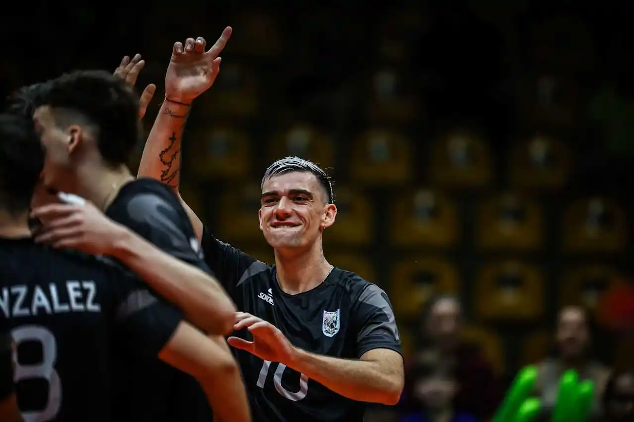 Mauro Zelayeta seguirá en Ciudad Voley.