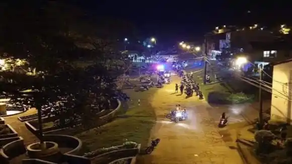ESTABAN RAPEANDO EN UN PARQUE: matan a tiros a cuatro jóvenes en Colombia, entre ellos un menor de edad