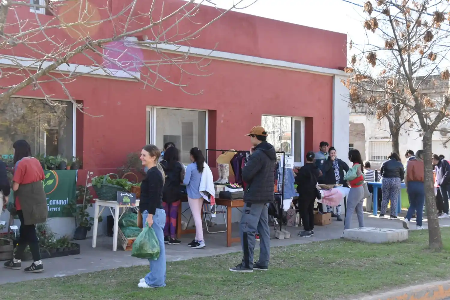 Una cantidad importante de vecinos se sumaron a la convocatoria.