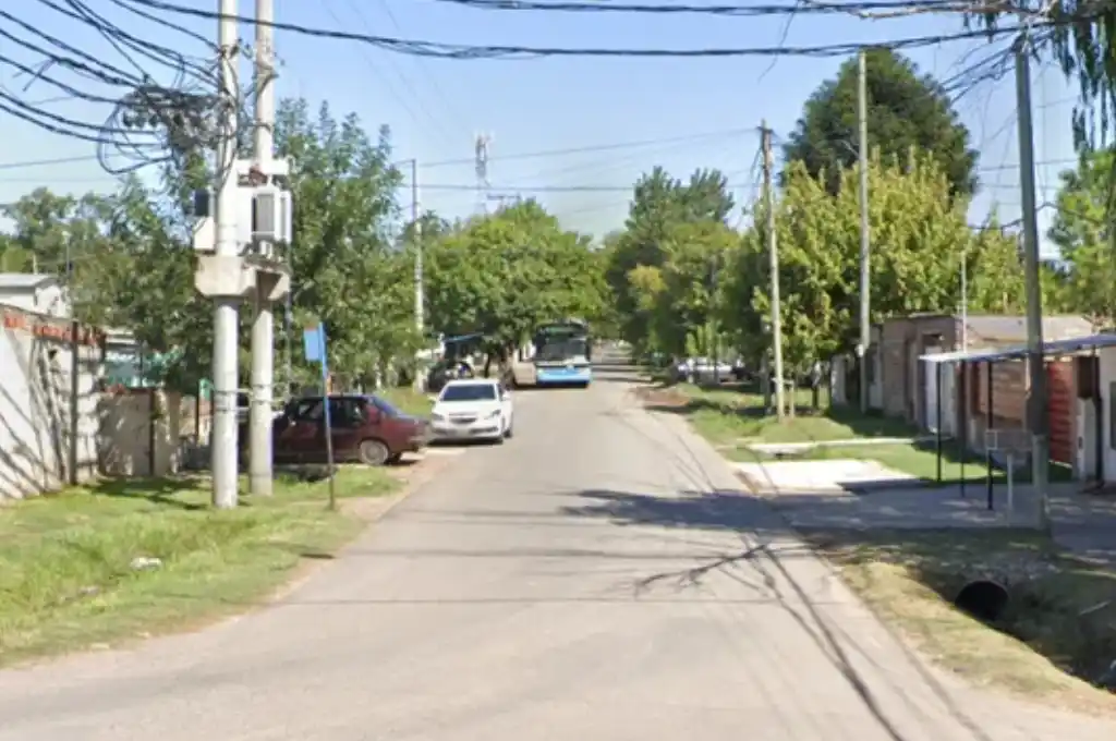 Al llegar a la esquina, el tirador subió a un auto y huyó