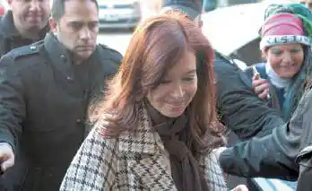 Cristina aduce “persecución” y pide suspender juicio por obra pública