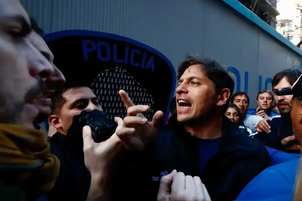 Kicillof sobre los incidentes en Recoleta: "Lo que ocurrió con la Policía de la Ciudad es un escándalo"