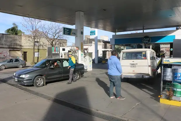 Por el aumento, el consumo de combustibles bajó un 50%