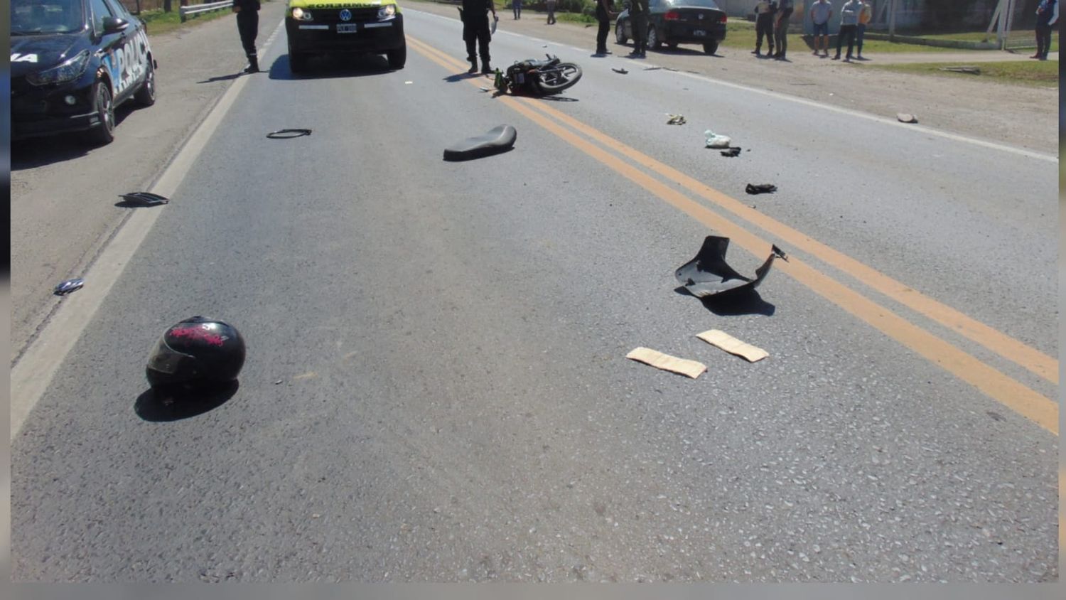 Fuerte accidente entre auto y moto en ruta 8 y Vuelta de Obligado. Crédito: Bomberos de Venado Tuerto.