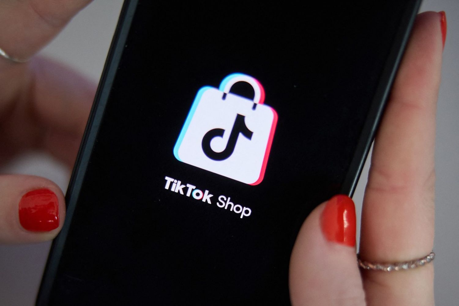 TRUMP LE DA UN RESPIRO A TIKTOK: retrasa 75 días la fecha límite de venta